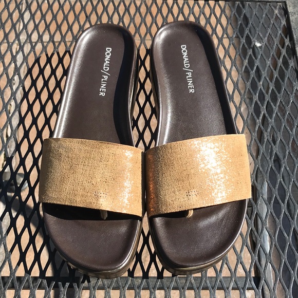 donald pliner fiji wedge sandal